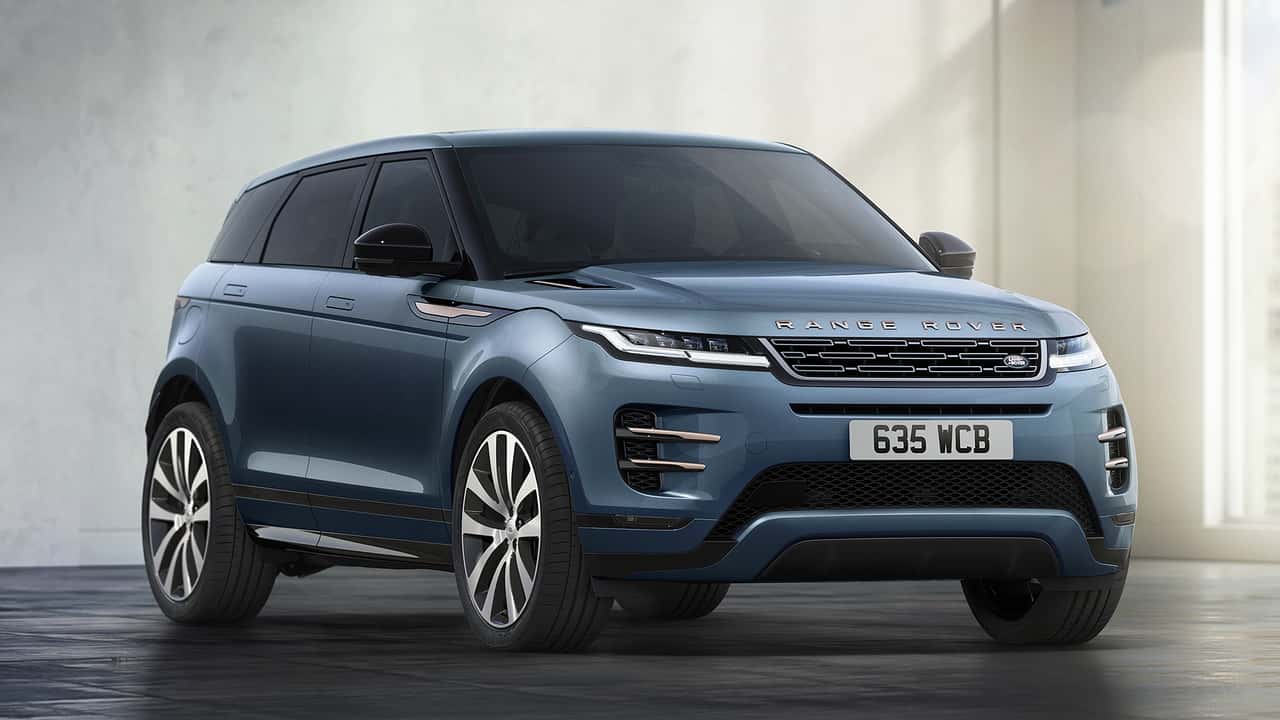 A front view of the 2024 Range Rover Evoque.